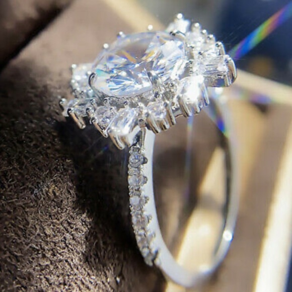 NEW 925 Sterling Silver LUxury diamond 💍 Ring - Picture 4 of 5